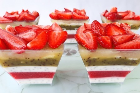 Фото к рецепту: Десерт с ягодами и фруктами