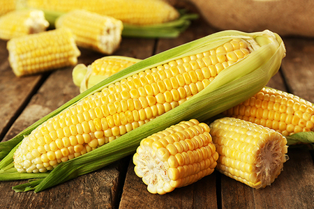 Фото к рецепту: Запеченная кукуруза с соусом