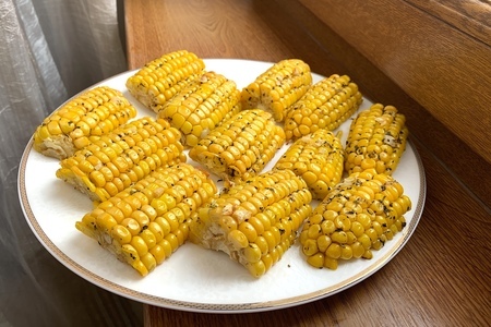 Кукуруза запеченная в духовке с маслом и чесноком 