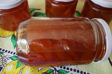 Фото к рецепту: Классическое варенье из персиков янтарные дольки, густое, с целыми кусочками персиков