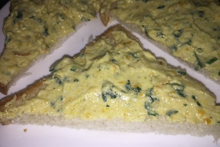 Фото к рецепту: Намазка на хлеба из кабачков и плавленного сыра