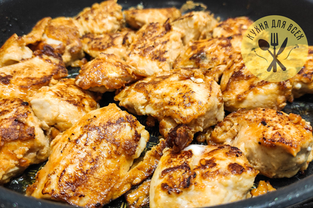 Куриное филе на сковороде в нежном маринаде