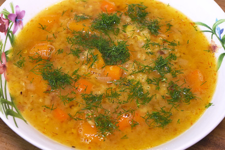 Фото к рецепту: Нежный суп из красной чечевицы с тыквой 