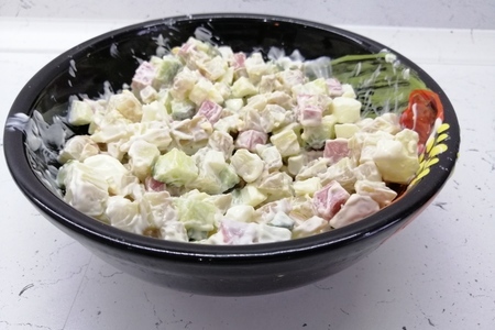 Фото к рецепту: Картофельный салат с копчёной колбасой