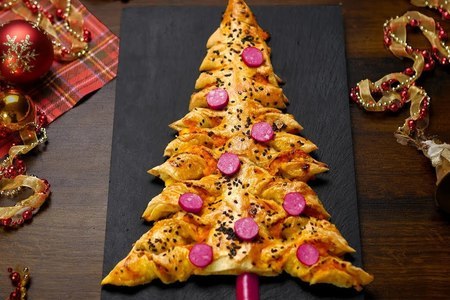 Пирог - новогодняя елочка с сырной начинкой