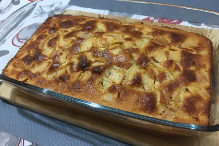 Фото к рецепту: Нежный пирог с яблоками