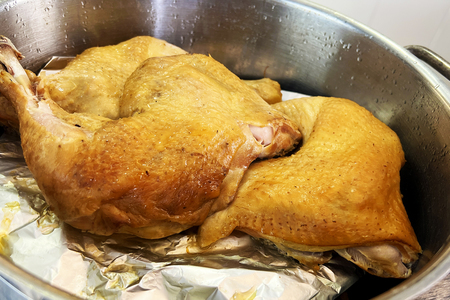 Фото к рецепту: Копченая курица в домашних условиях