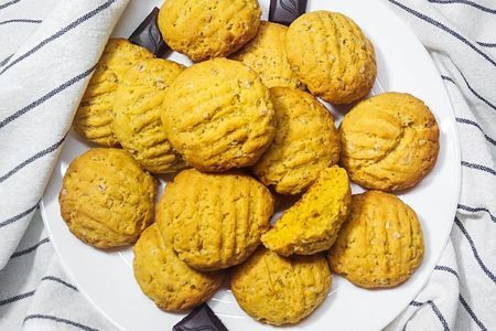 Фото к рецепту: Постное овсяное печенье с тыквой и медом