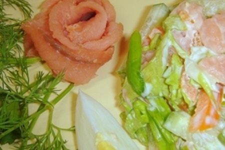 Фото к рецепту: Салат с копченой горбушей
