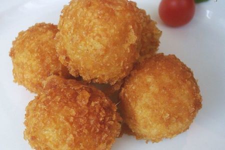 Фото к рецепту: Картофельные шарики с сыром