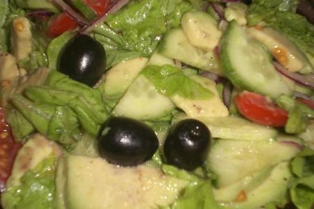 Фото к рецепту: Салат с авокодо.