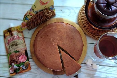 Фото к рецепту: Горчичный пирог с жареным луком и капустой "махеевъ" #махеевъ