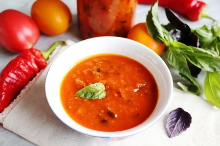 Фото к рецепту: Итальянский соус с базиликом "суго"
