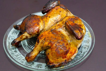 Фото к рецепту: Курица в кизиловом маринаде запеченная в духовке