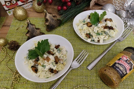 Фото к рецепту: Салат с мидиями и овощами по махеевски