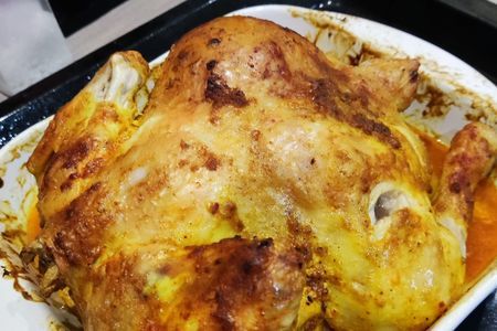 Курица под соусом кари и копченой паприкой запеченная в духовке на праздничный стол