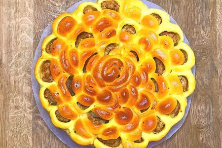 Фото к рецепту: Мясной пирог "хризантема"