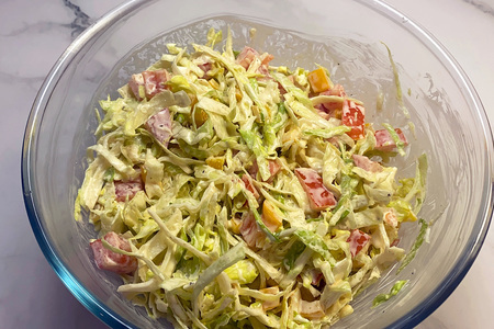 Фото к рецепту: Вегетарианский салат цезарь в домашних условиях