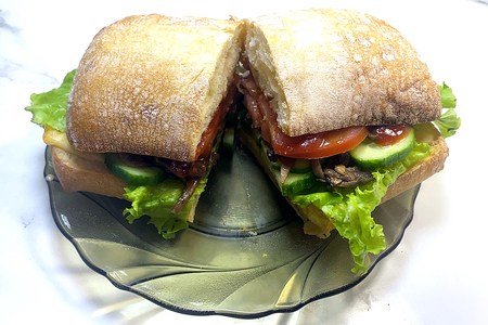 Фото к рецепту: Вегетарианский сэндвич из чиабатты