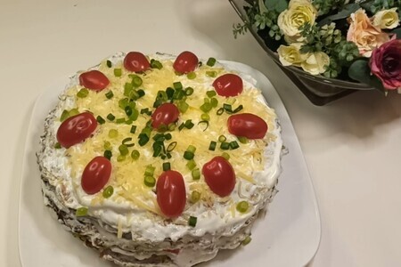 Фото к рецепту: Закусочный кабачковый торт с помидорами