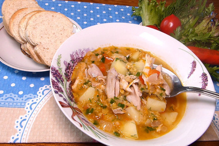 Фото к рецепту: Куриный суп с чечевицей