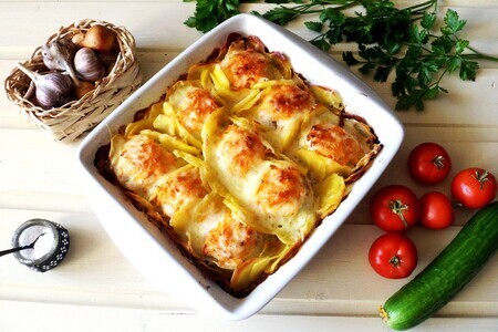 Фото к рецепту: Котлеты с картошкой, запеченные в духовке