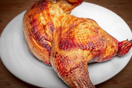 Фото к рецепту: Курица копчено-вареная 