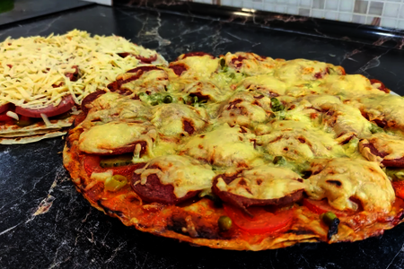 Фото к рецепту: Острая пицца на лаваше