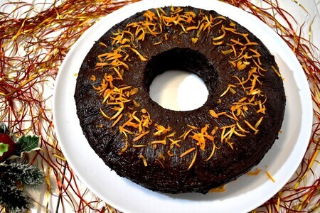 Фото к рецепту: Пряный кекс с портвейном и черносливом 
