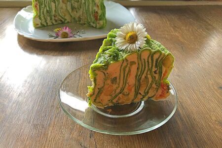 Фото к рецепту: Шпинатные блины и блинный торт