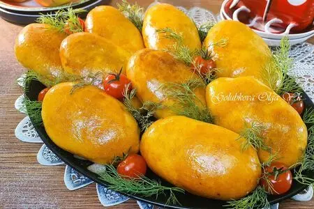 Пышные пирожки с жаренным луком и яйцом Пышные пирожки с жаренным луком и яйцом