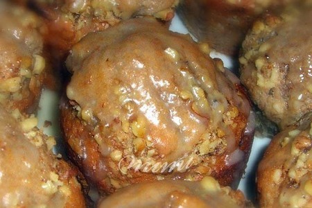 Фото к рецепту: Ромово-ореховые маффины