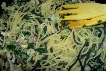 Спагетти с морским коктейлем