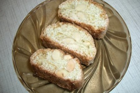 Фото к рецепту: Кантуччине - миндальные сухарики
