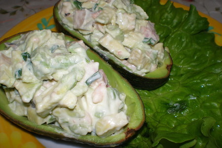 Фото к рецепту: Закуска из лосося с авокадо
