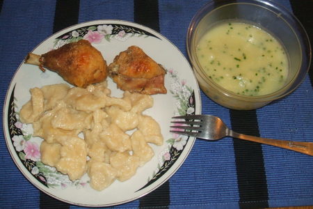 Фото к рецепту: Галушки с курочкой в картофельном соусе