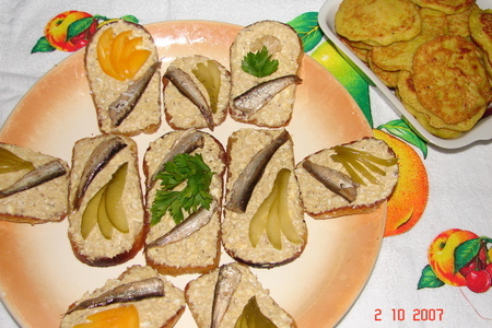 Фото к рецепту: Бутерброды с замазкой из сардин.