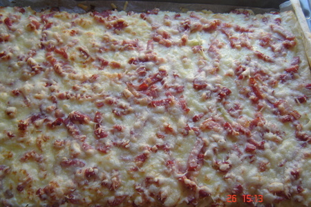 Фото к рецепту: Фламмкухэн (луковая пицца)