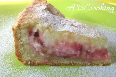 Фото к рецепту: Пирог ягодный со сметанной заливкой