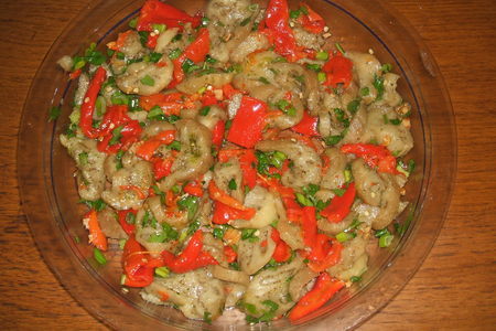 Фото к рецепту: Салат с печённых баклажан и болгарского перца