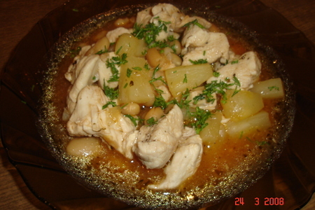 Фото к рецепту: Курица с ананасом
