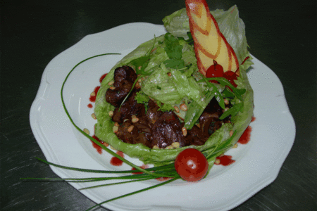 Салат из куриной печени с виноградом