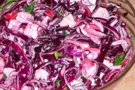 Фото к рецепту: Салат из красной капусты с индейкой