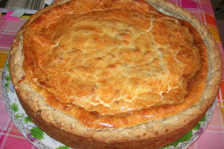 Фото к рецепту: Творожный торт с миндалем и изюмом