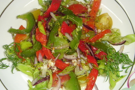 Фото к рецепту: Салат с печеными перцами