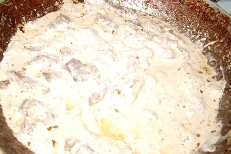 Фото к рецепту: Мяско под сметанным соусом