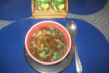 Фото к рецепту: Грибной суп с домашней лапшой