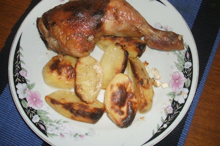 Фото к рецепту: Окорочка маринованные в сметане с картошкой