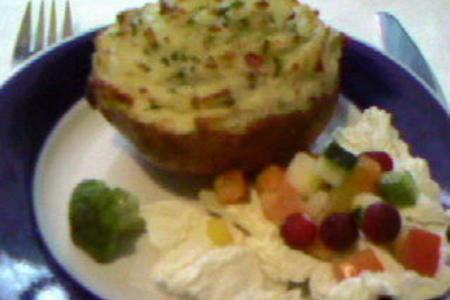 Фото к рецепту: Картошка, фаршированная сыром