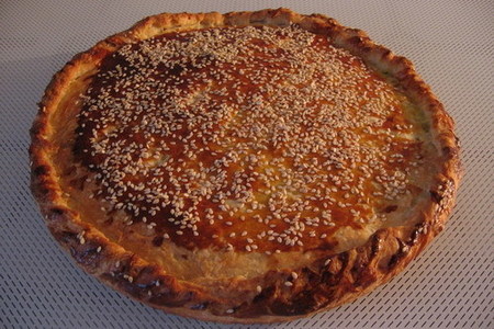 Фото к рецепту: Пирог с зеленым луком.